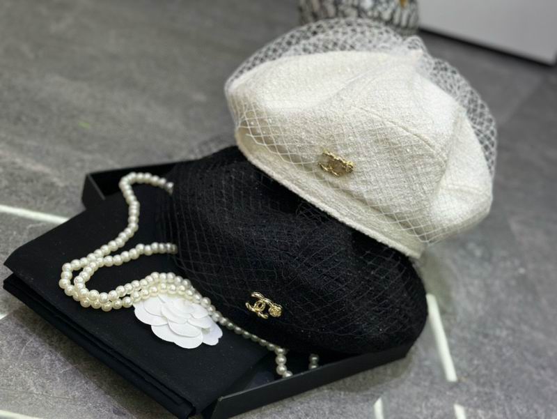 Chanel beret dx56
